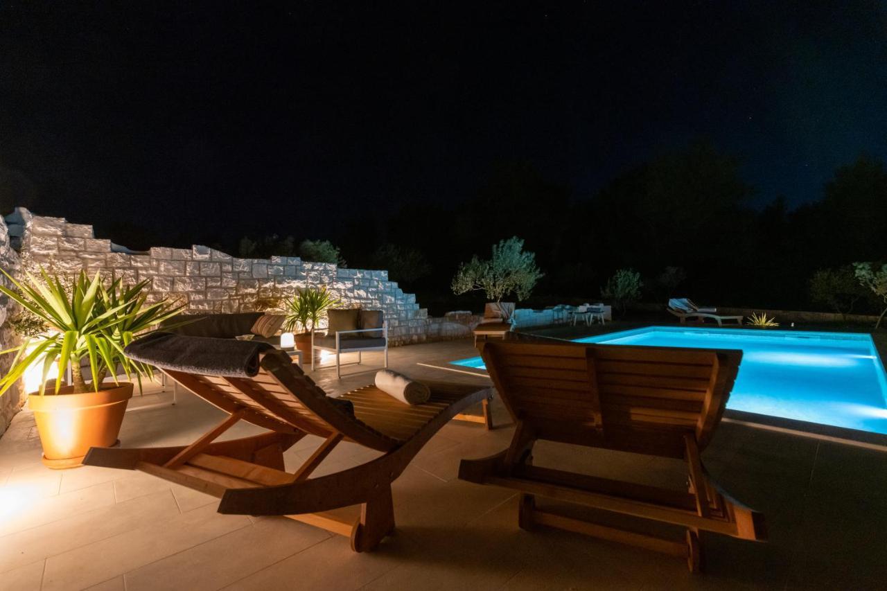 Villa Mista Sutivan Exteriör bild